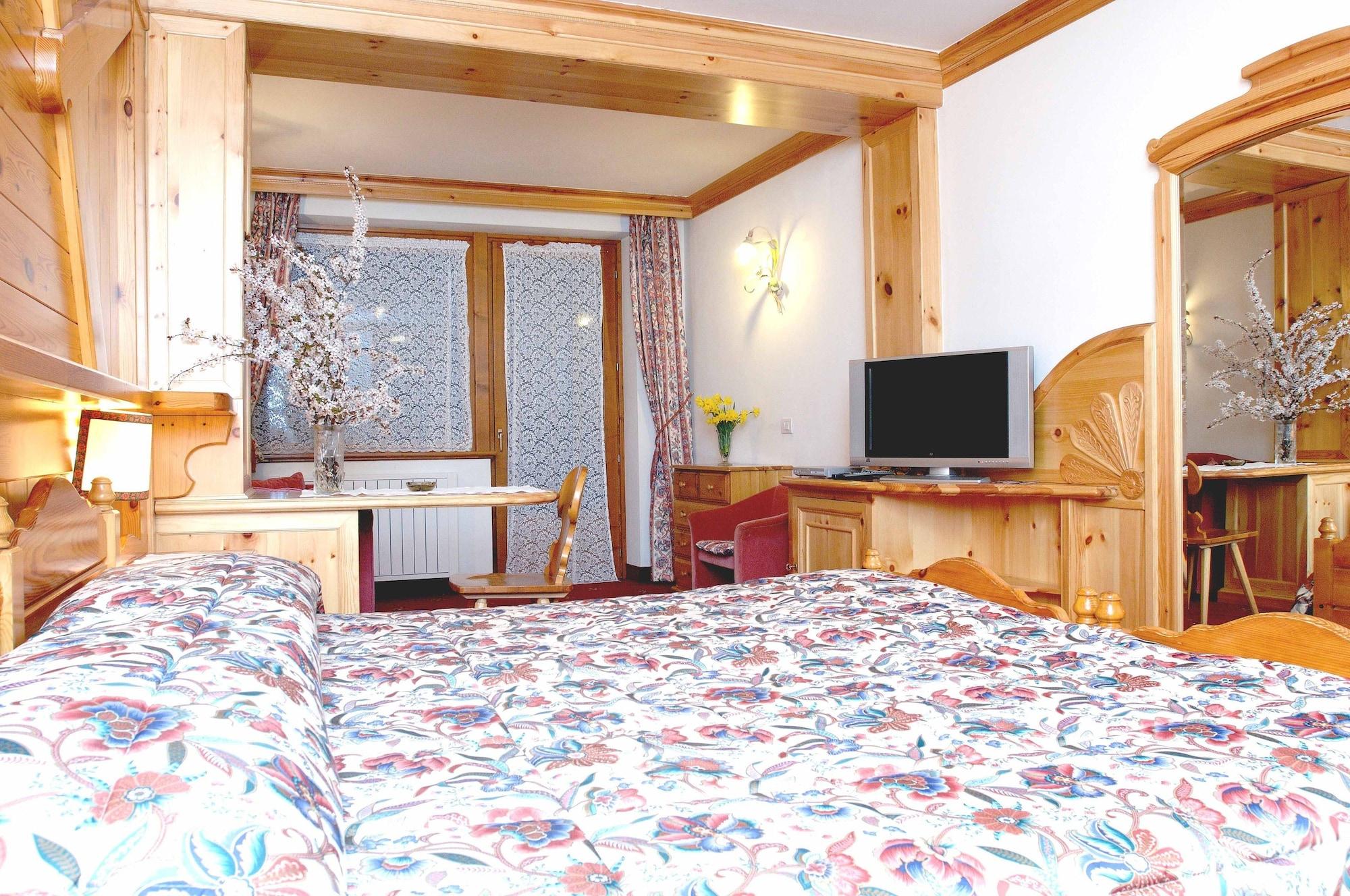 Hotel Dahu Madonna di Campiglio Bagian luar foto